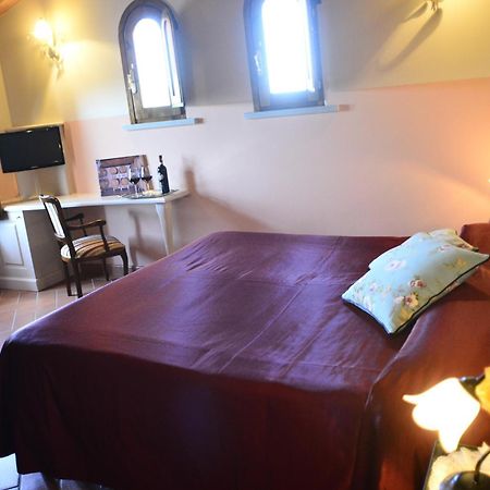 Agriturismo Isola Verde チェッレート・グイーディ エクステリア 写真